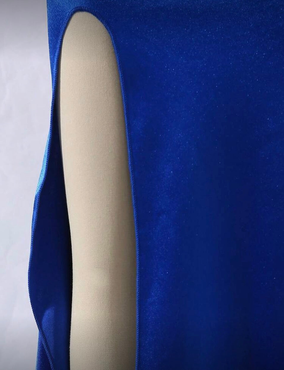 Tween “Glossy” Elegant Satin One-Shoulder Bow Decor High-Waist Long Slit Design