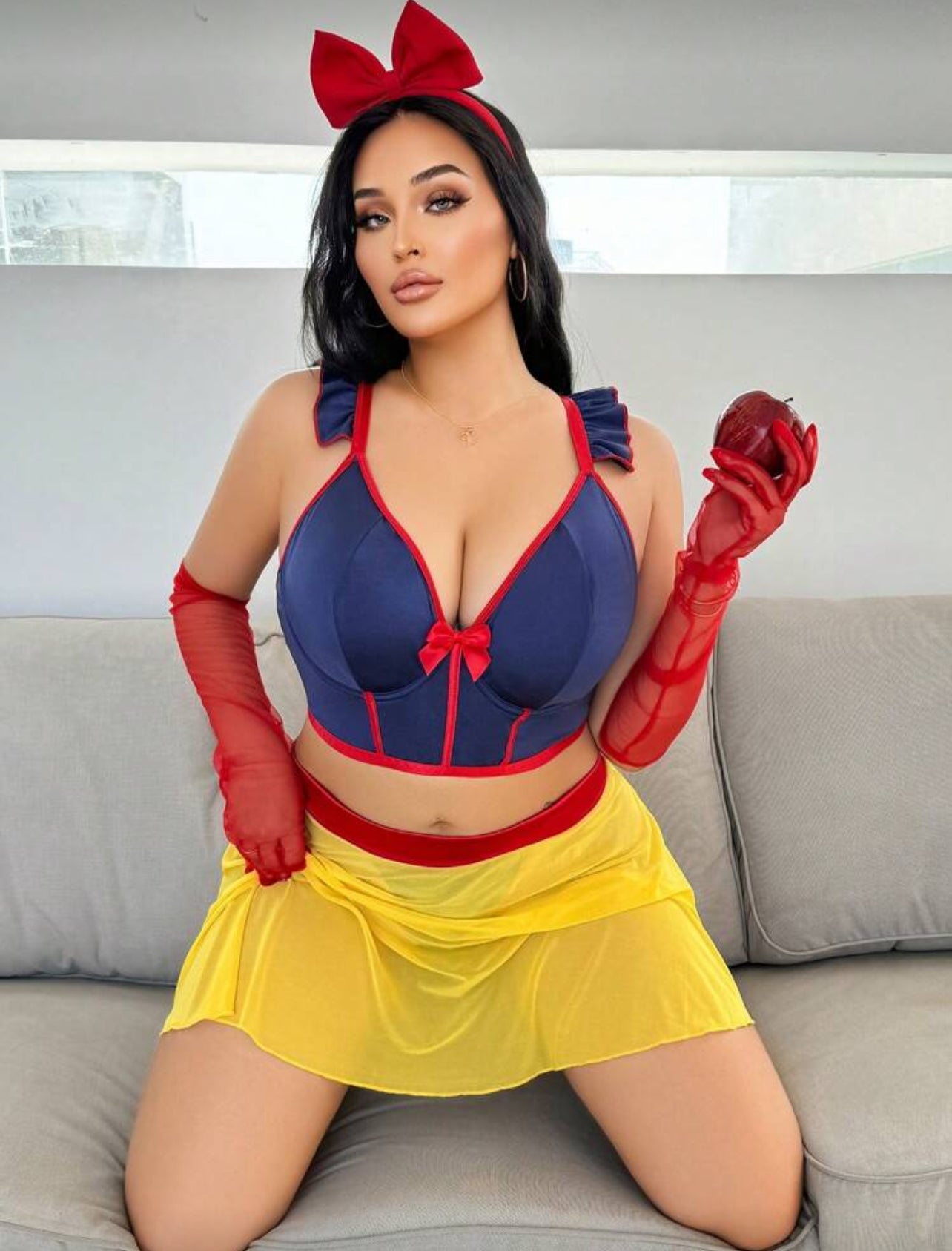 Snow White 🍎 Fantasy Costume Plus Size 3-Piece Lingerie Set With Underwire