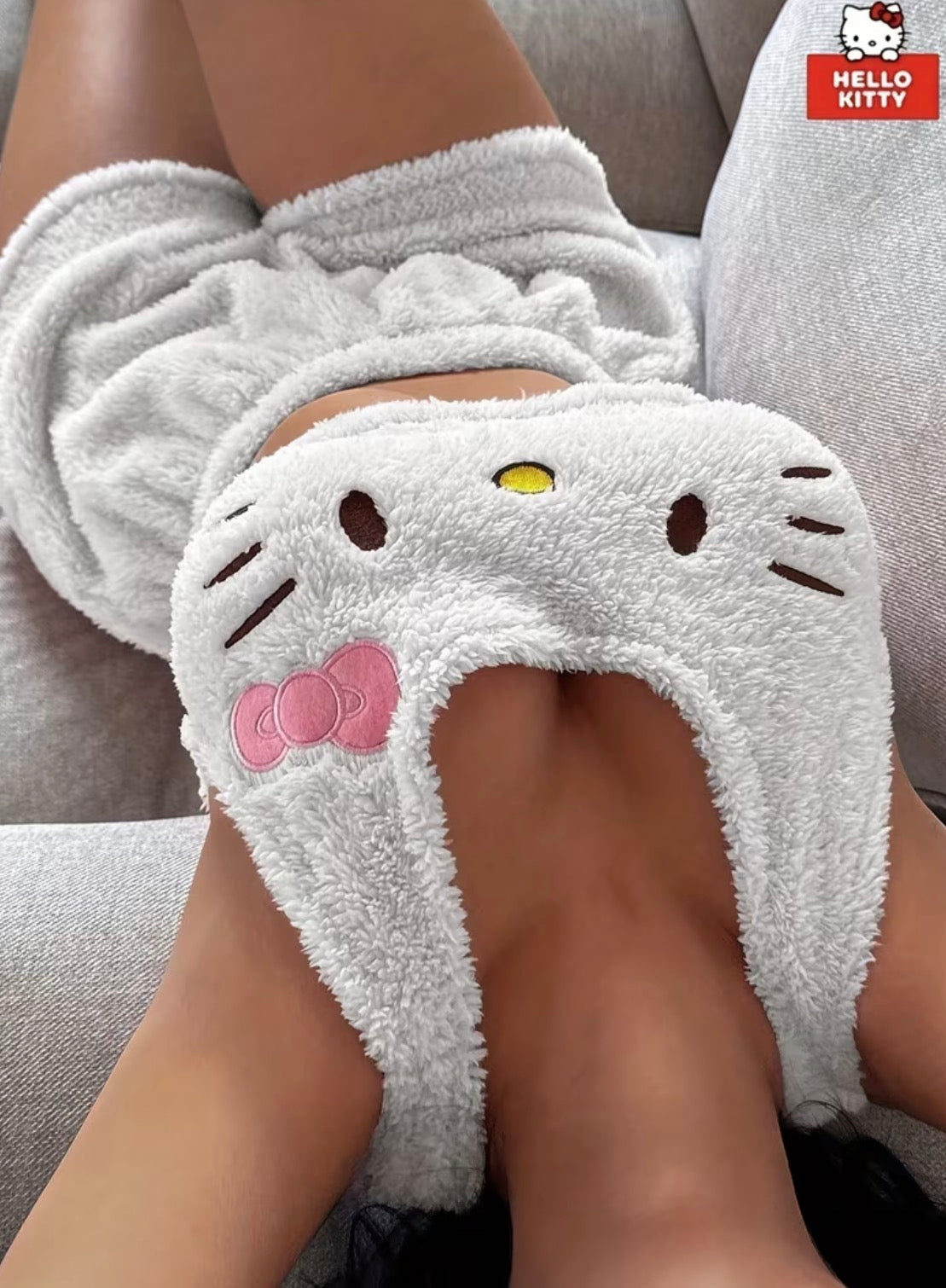 Women's 2pcs Hello Kitty Plush Top And Elastic Shorts Set