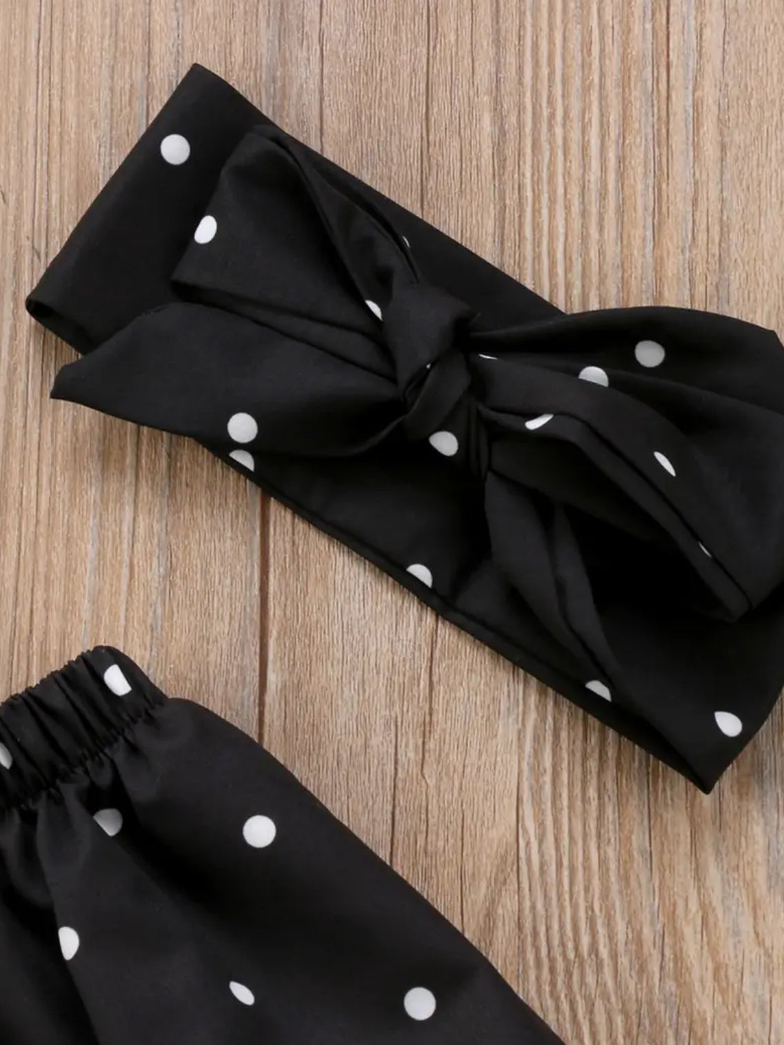 Baby Girls Outfit With An Off Shoulder Wave Point Top, Ripped Jeans & Cute Bow Headband