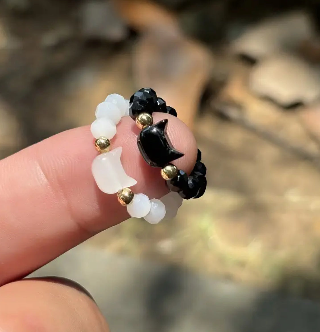 2pcs Minimalist Black & White Cat Ring Set - Glossy Bead Accent, Comfortable Stretch Fit
